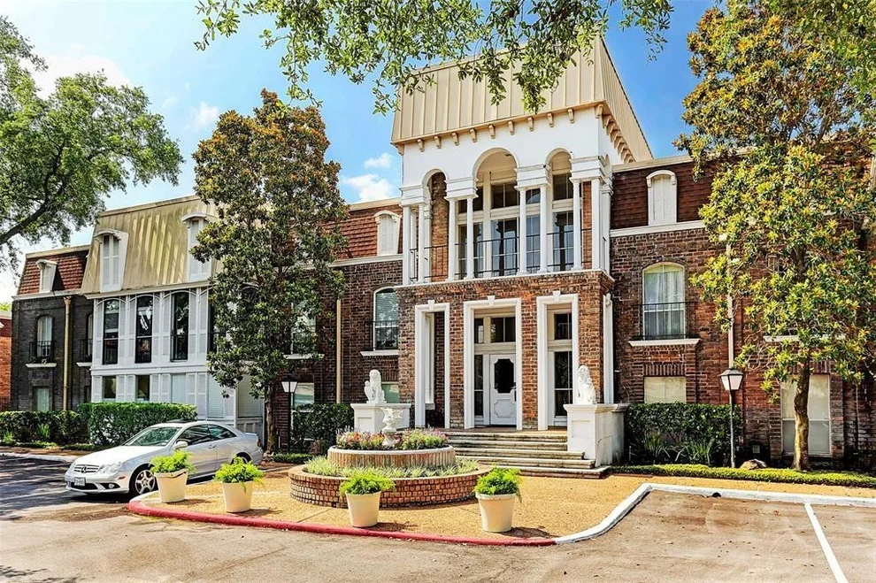 Unit for sale at 7555 Katy Freeway, Houston, TX 77024
