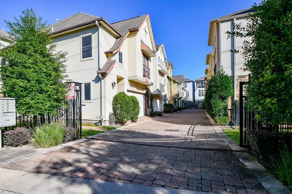 Unit for sale at 2802 Sherwin Street, Houston, TX 77007