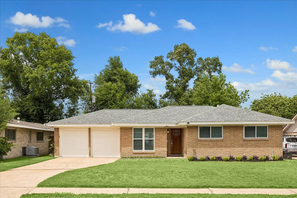 Unit for sale at 2211 Haverhill Drive, Houston, TX 77008