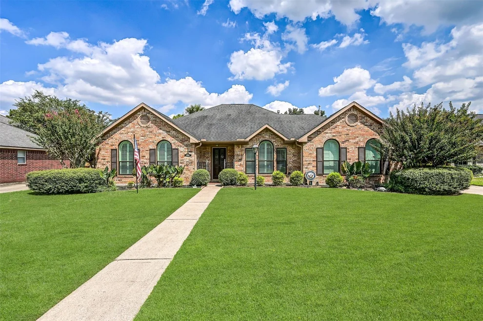 Unit for sale at 1405 Briar Crest Court, Pearland, TX 77581