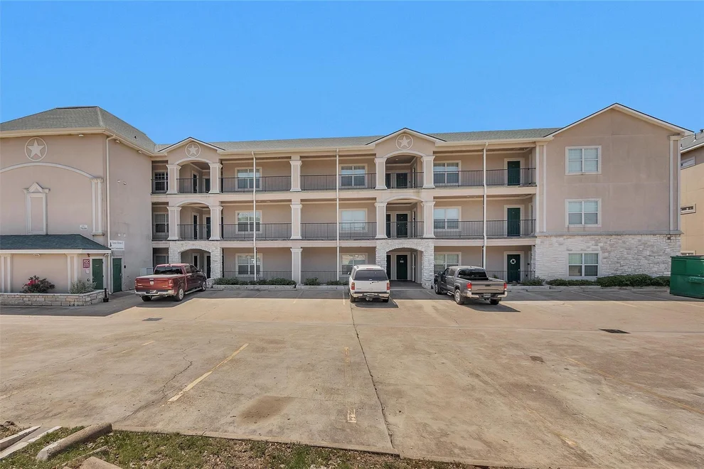 Unit for sale at 7039 Kingston Cove Ln, Willis, TX 77318