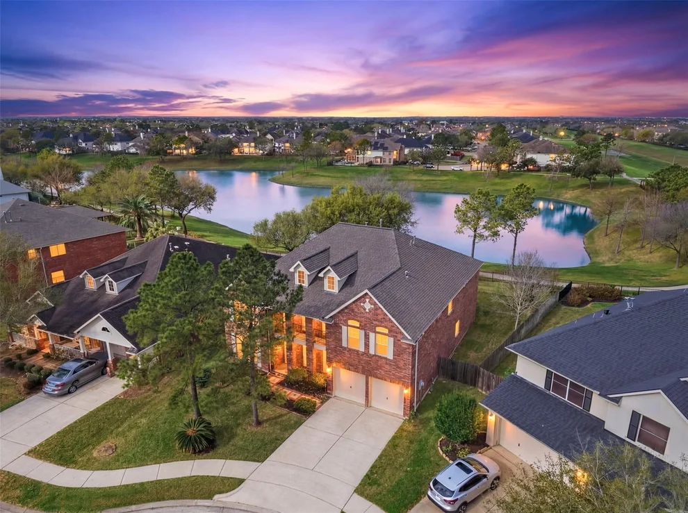 Unit for sale at 2104 Rushing Spring Drive, Pearland, TX 77584