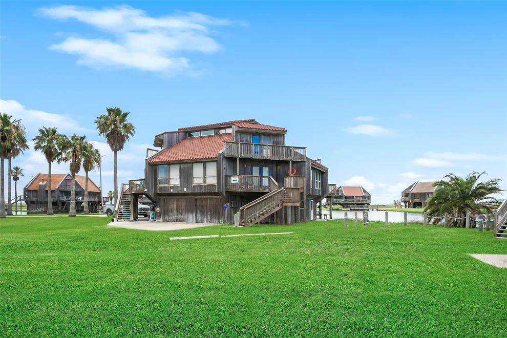 Unit for sale at 121 Private Road 638, Matagorda, TX 77457