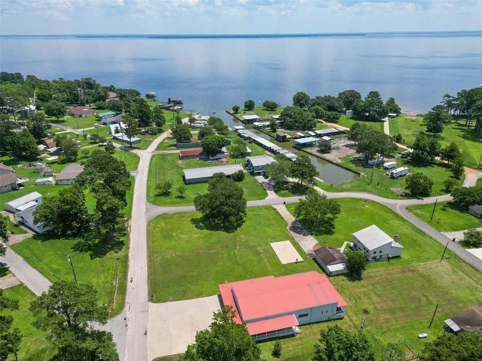 Unit for sale at 444 Marina Trail, Coldspring, TX 77331