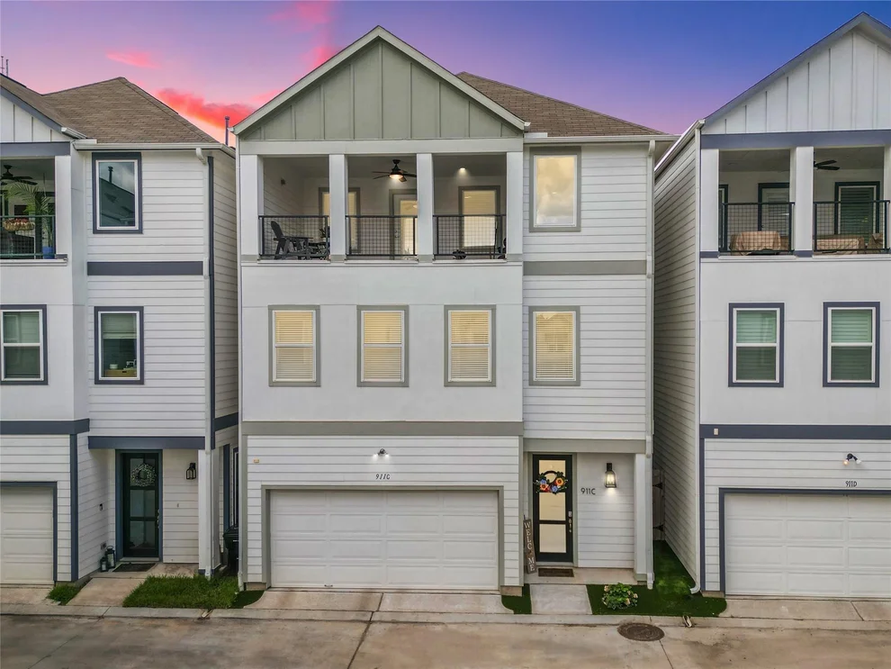 Unit for sale at 911 W 35th Street, Houston, TX 77018