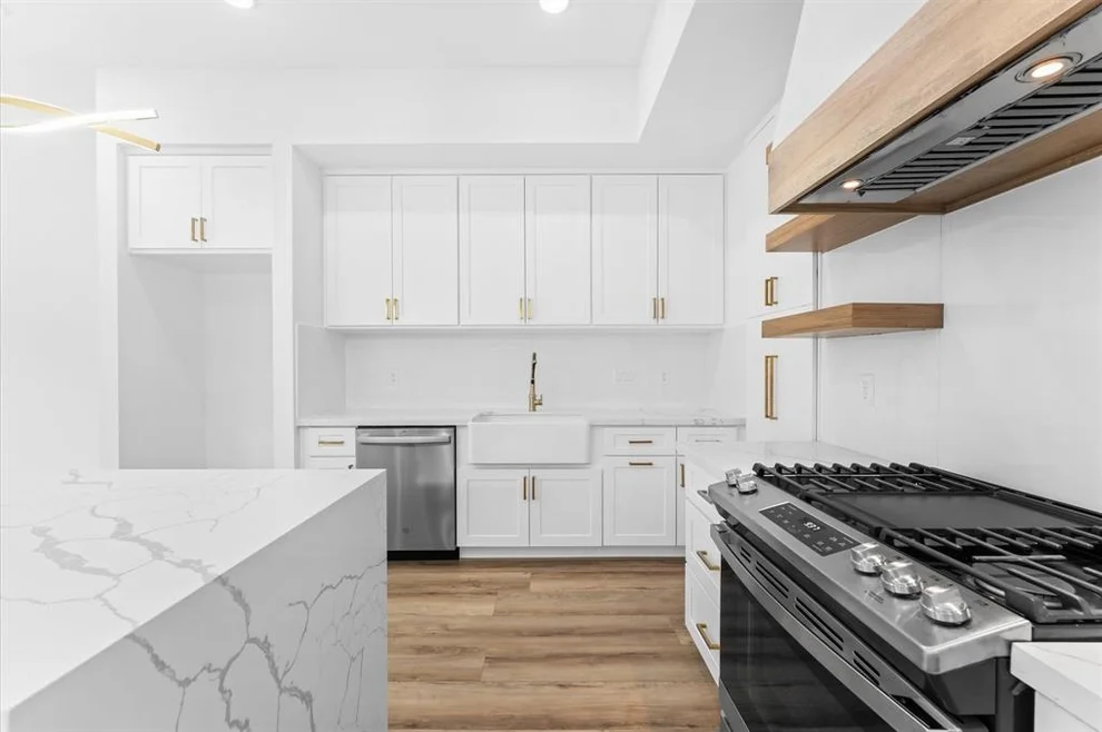 Unit for sale at 202 E 33rd Street, Houston, TX 77018