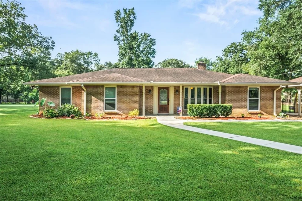 Unit for sale at 626 Ruby Lane, Magnolia, TX 77354