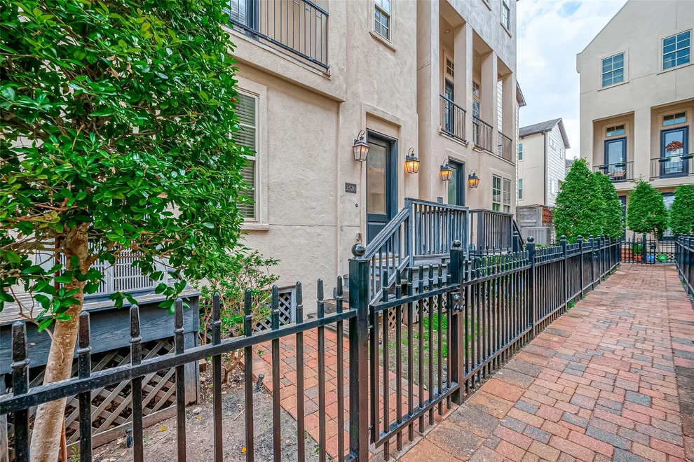 Unit for sale at 2520 Sherwin Street, Houston, TX 77007