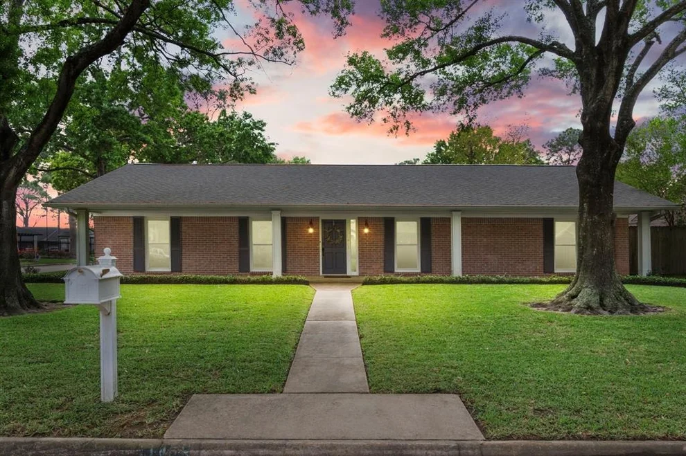 Unit for sale at 11401 Ash Creek Drive, Houston, TX 77043