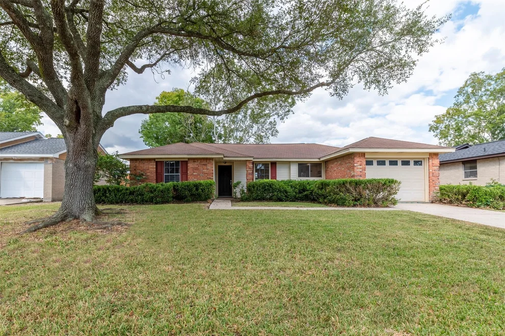Unit for sale at 505 Landing Boulevard, League City, TX 77573