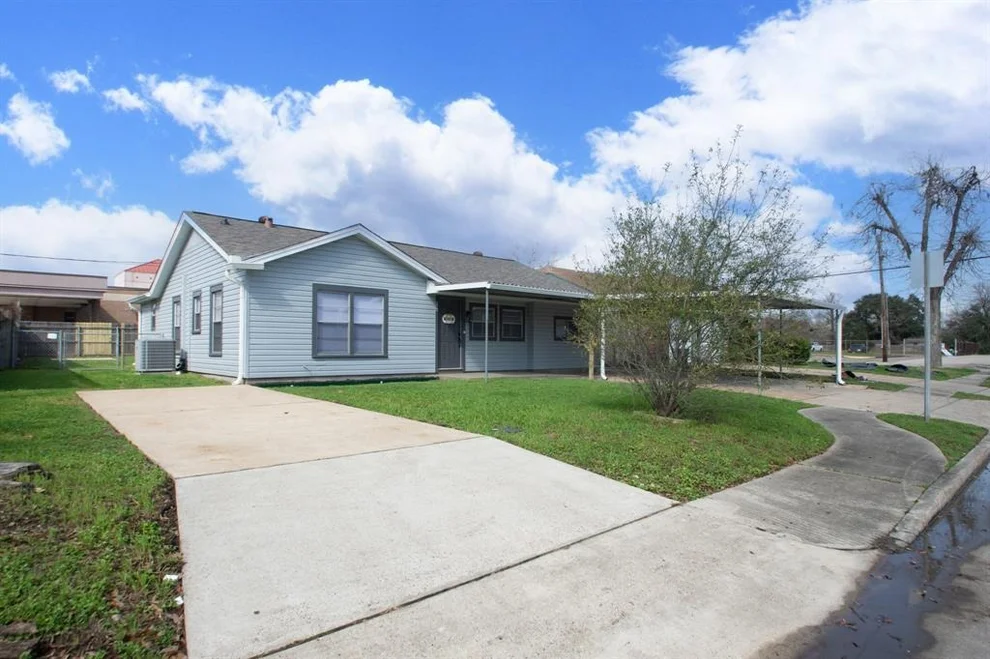Unit for sale at 806 Grove Street, Deer Park, TX 77536