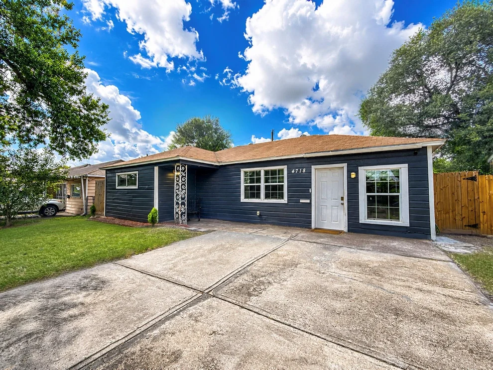 Unit for sale at 4718 Meadow Park Drive, Houston, TX 77048