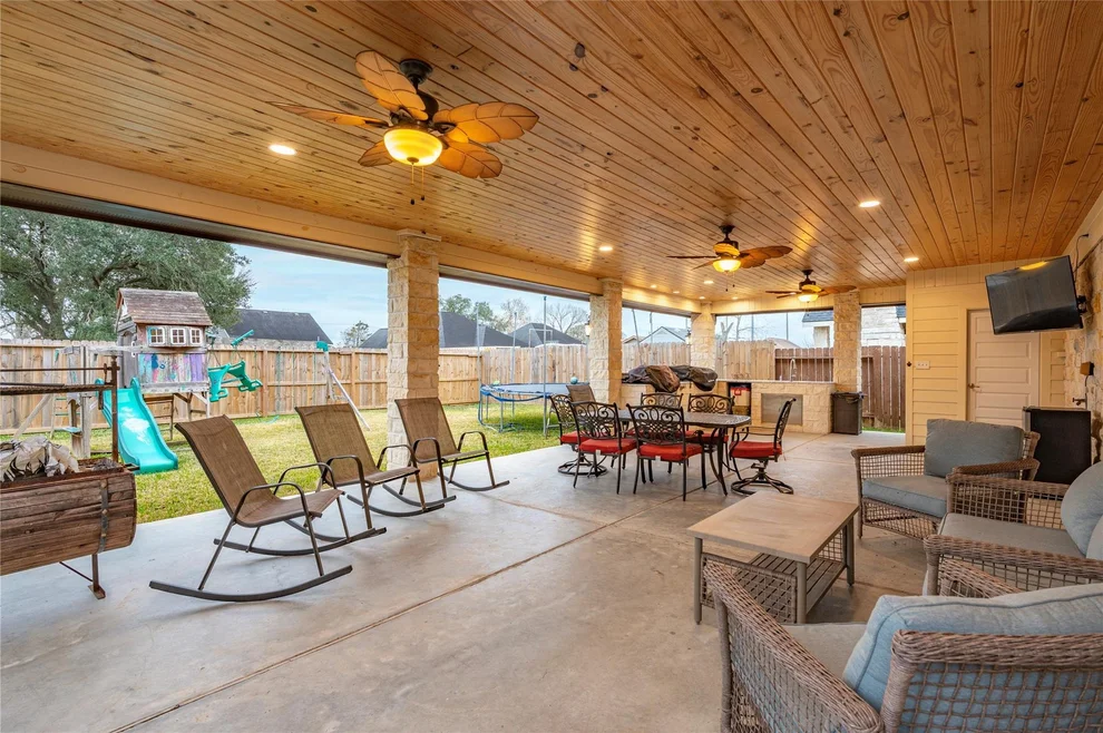 Unit for sale at 1012 Avenue I, South Houston, TX 77587