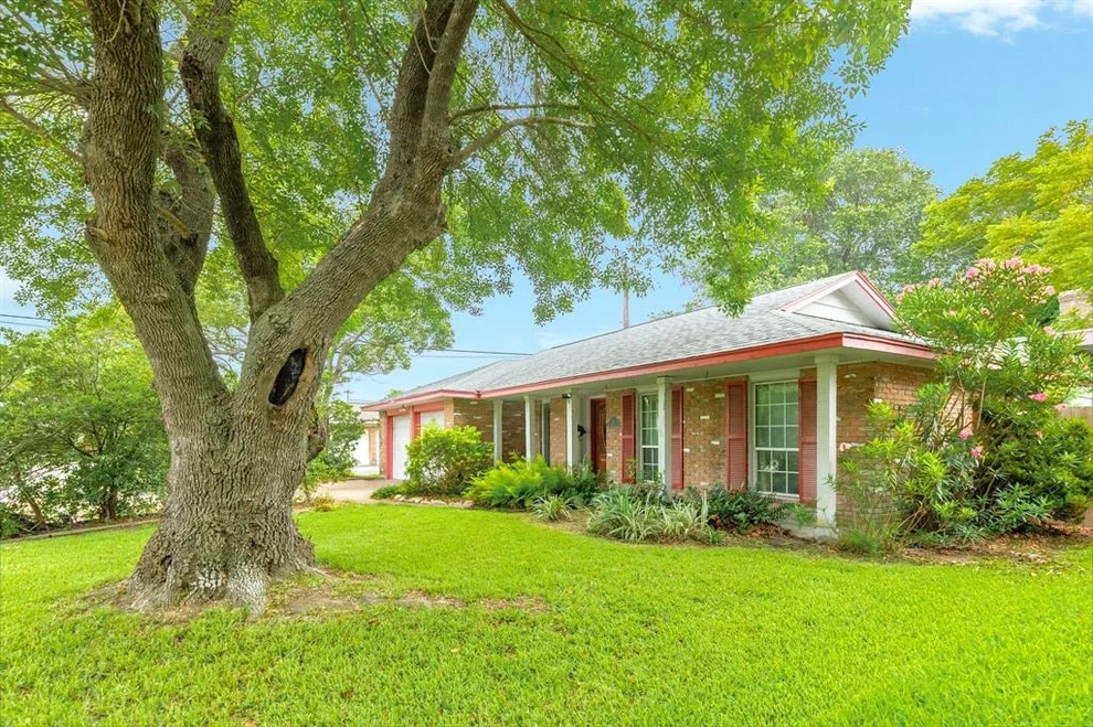 Unit for sale at 22 Maple Lane, Galveston, TX 77551