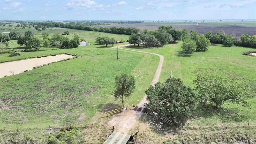 Unit for sale at 2100 Pine Knoll Road, Bay City, TX 77414