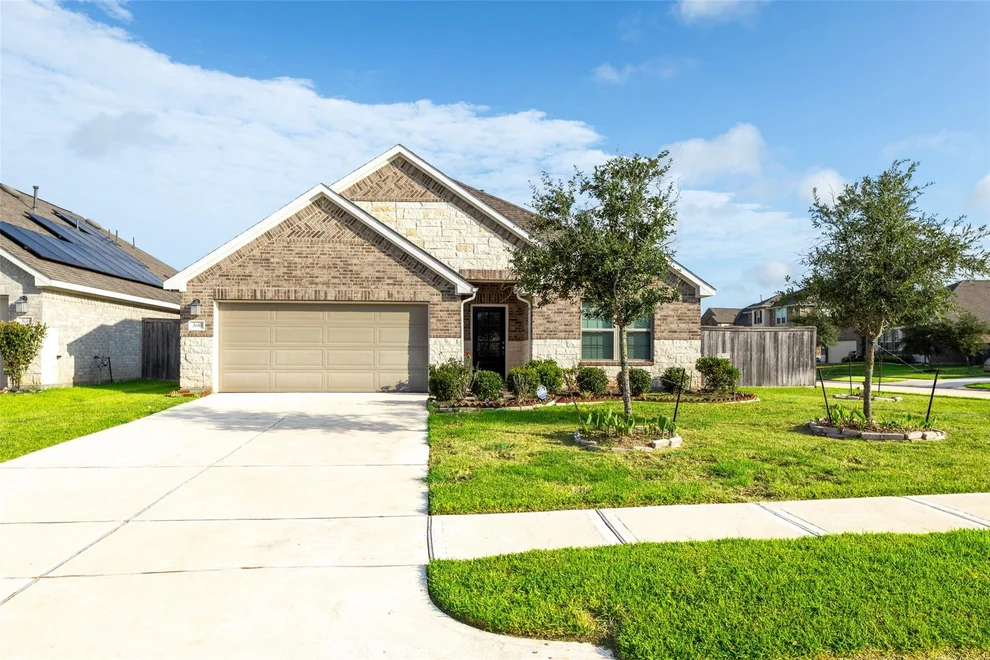 Unit for sale at 2610 Blue Abbot Drive, Fresno, TX 77545