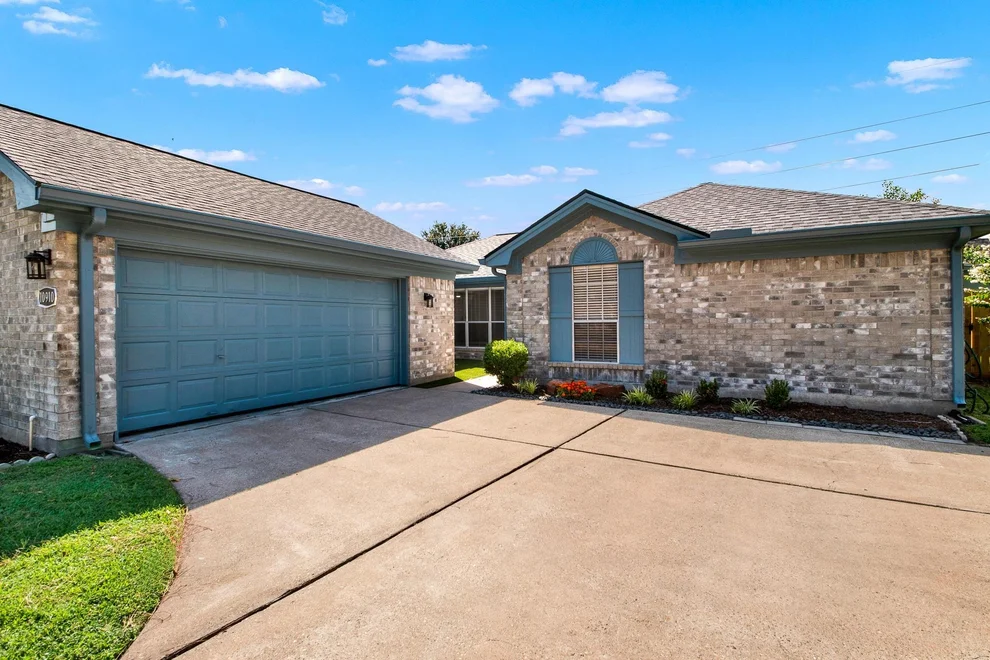 Unit for sale at 10910 Harvest Sun Drive, Houston, TX 77064
