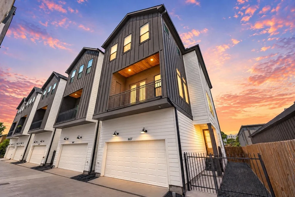 Unit for sale at 1607 W 25th Street, Houston, TX 77008