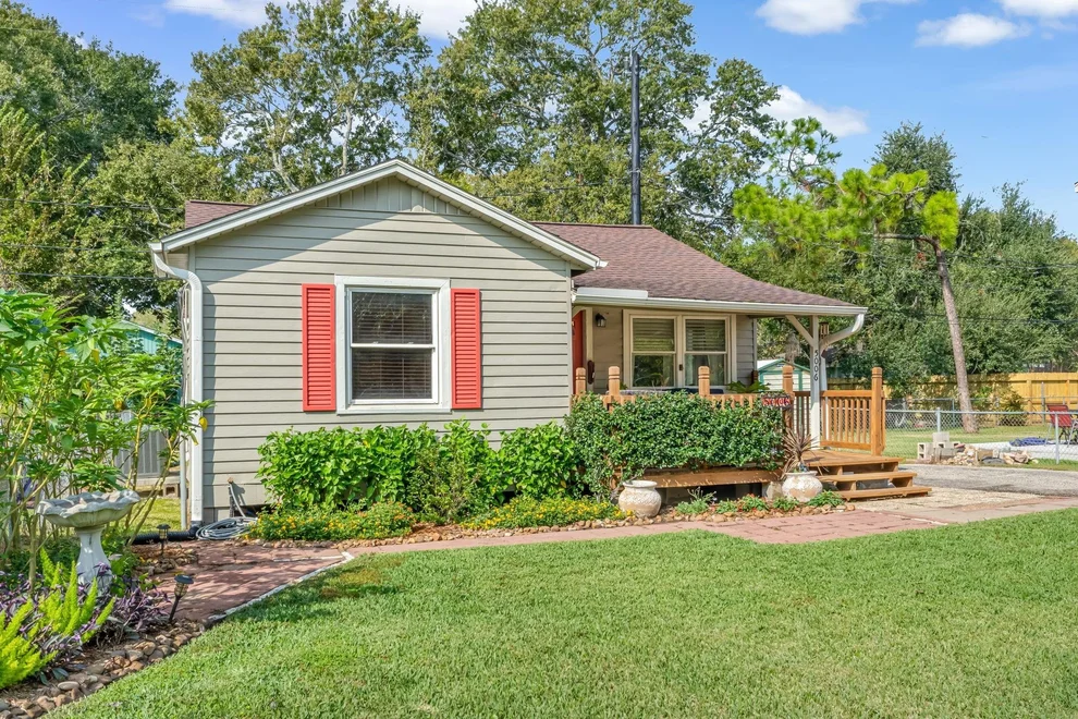 Unit for sale at 5006 Oak Street, Seabrook, TX 77586