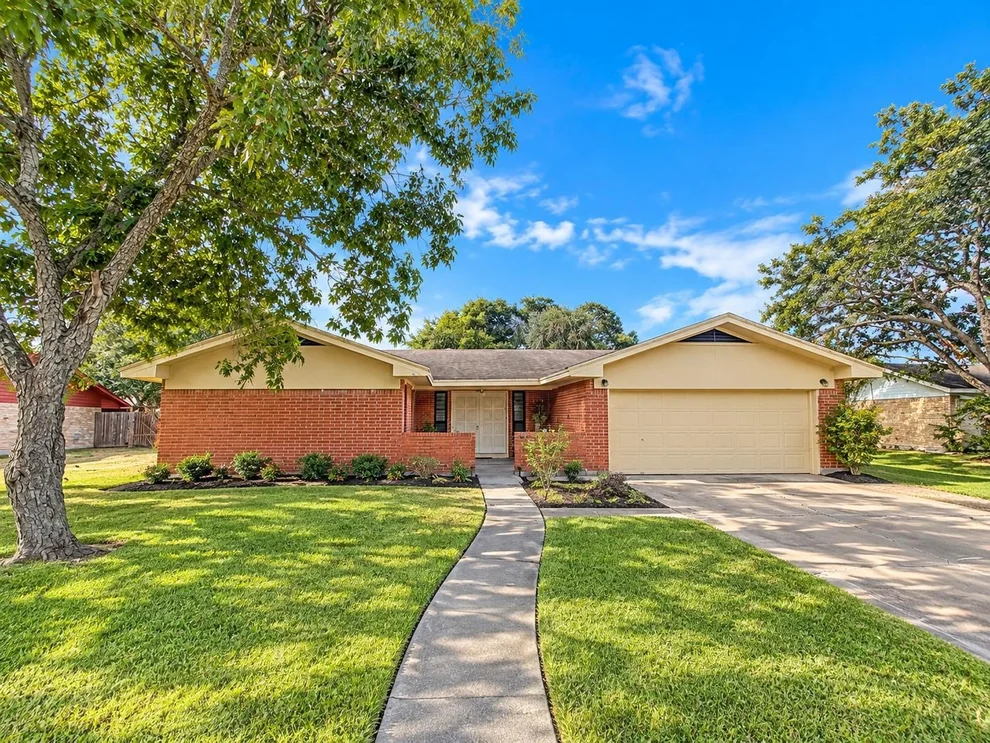 Unit for sale at 114 Linnville Drive, Port Lavaca, TX 77979