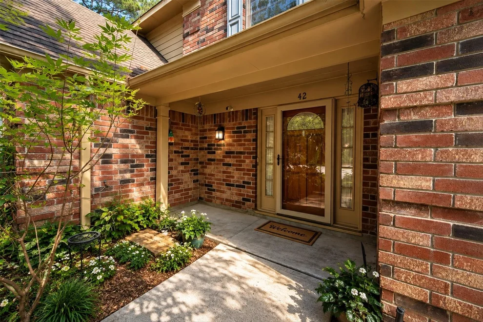 Unit for sale at 42 Thorn Berry Place, The Woodlands, TX 77381