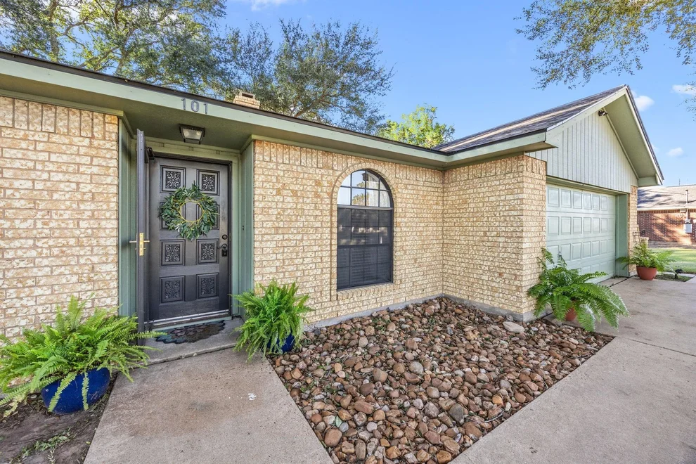 Unit for sale at 101 Lake Shore Drive, Wharton, TX 77488