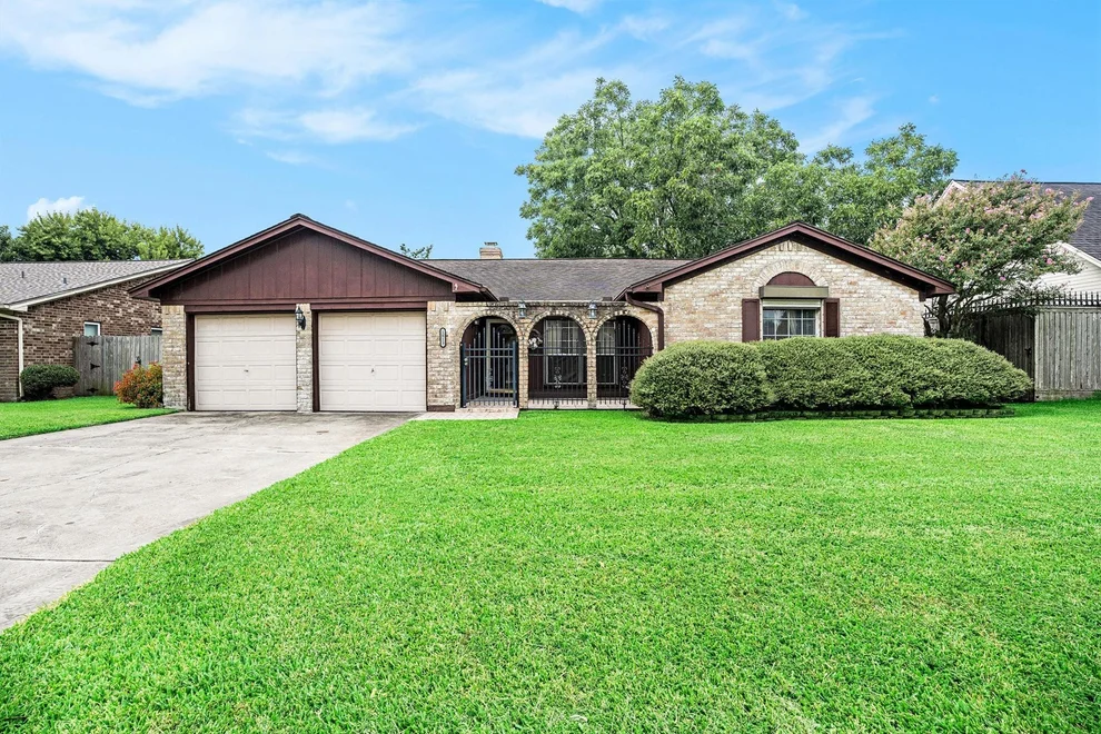 Unit for sale at 1813 22nd Avenue N, Texas City, TX 77590