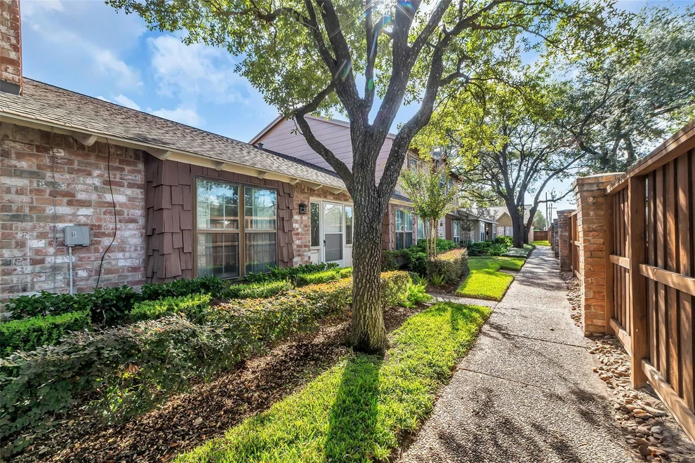 Unit for sale at 2970 Gessner Road, Houston, TX 77080