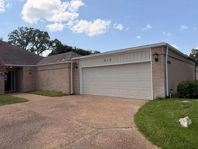 Unit for sale at 418 Fox Briar Lane, Sugar Land, TX 77478