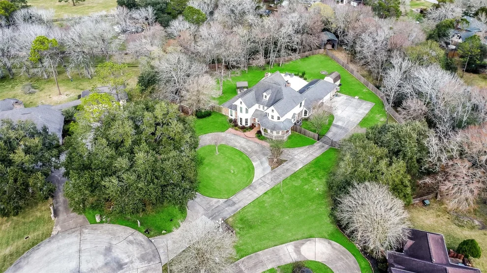 Unit for sale at 209 Pine Willow Court, Friendswood, TX 77546
