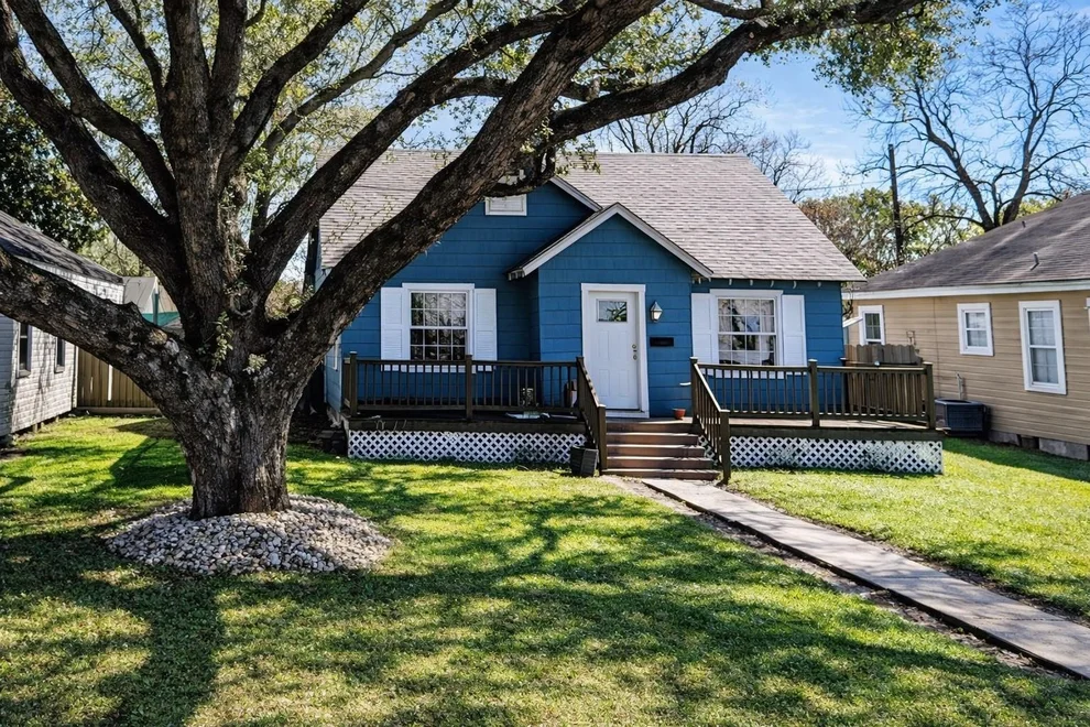 Unit for sale at 405 13th Avenue N, Texas City, TX 77590