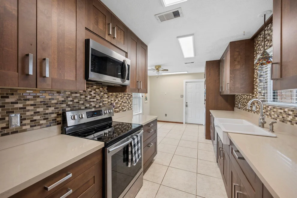 Unit for sale at 2327 Colonial Ridge Drive, Friendswood, TX 77546
