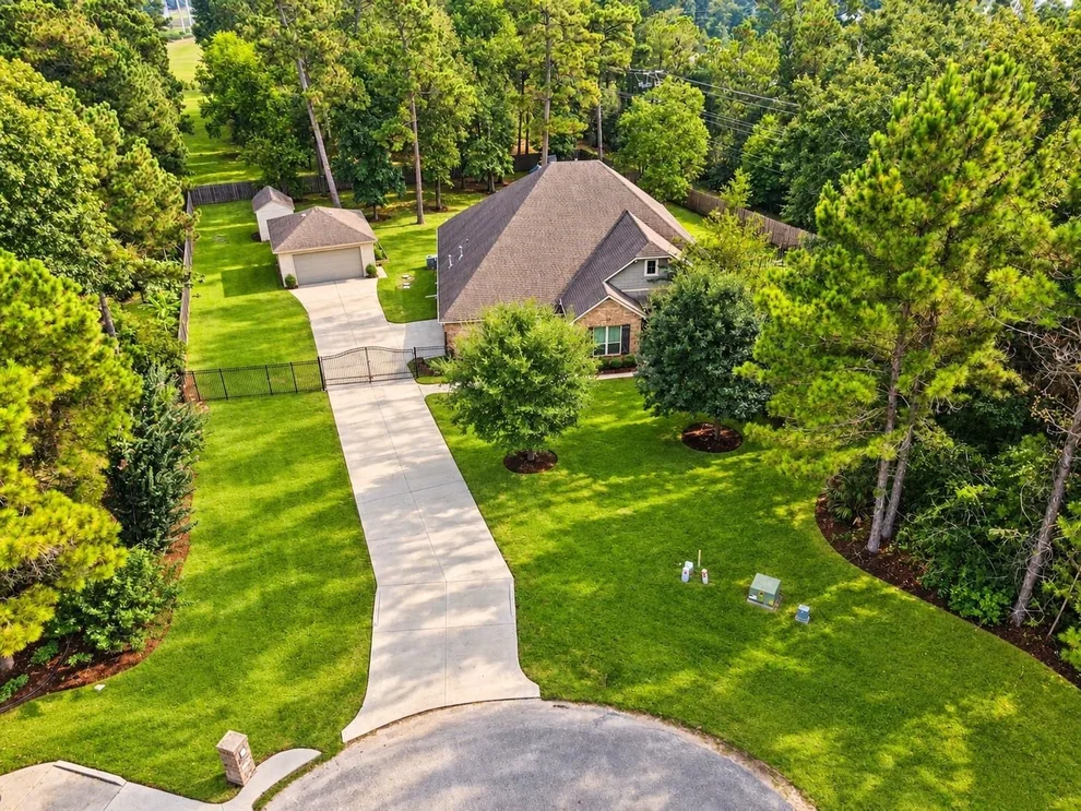 Unit for sale at 8996 Windjammer Lane, Montgomery, TX 77316