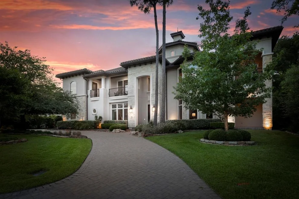 Unit for sale at 2 N Badger Lodge Circle, The Woodlands, TX 77389