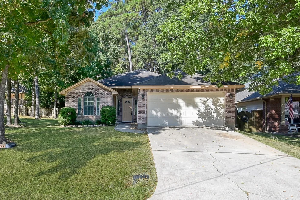 Unit for sale at 121 Clear Water Street W, Montgomery, TX 77356