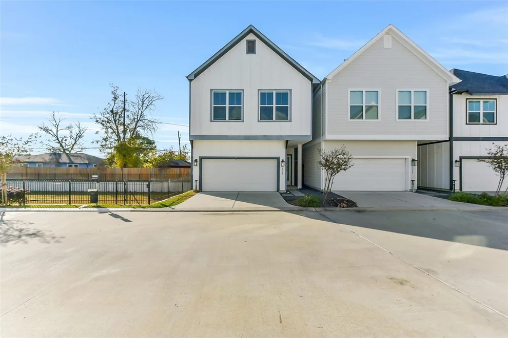 Unit for sale at 6707 Parker Oaks Lane, Houston, TX 77076
