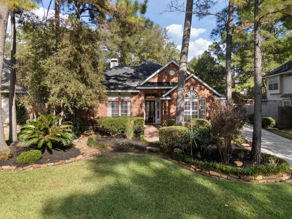 Unit for sale at 266 Bristol Bend Circle, The Woodlands, TX 77382