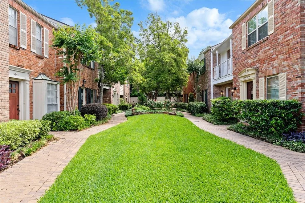 Unit for sale at 5801 Doliver Drive, Houston, TX 77057