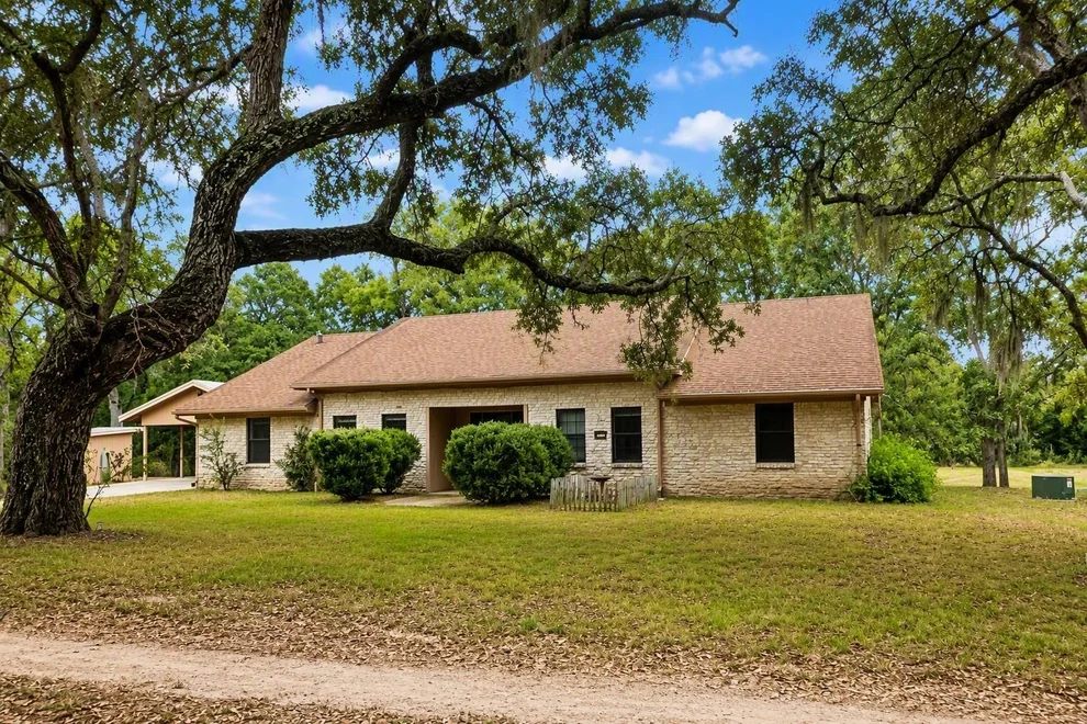 Unit for sale at 1135 Buescher Road, Columbus, TX 78934