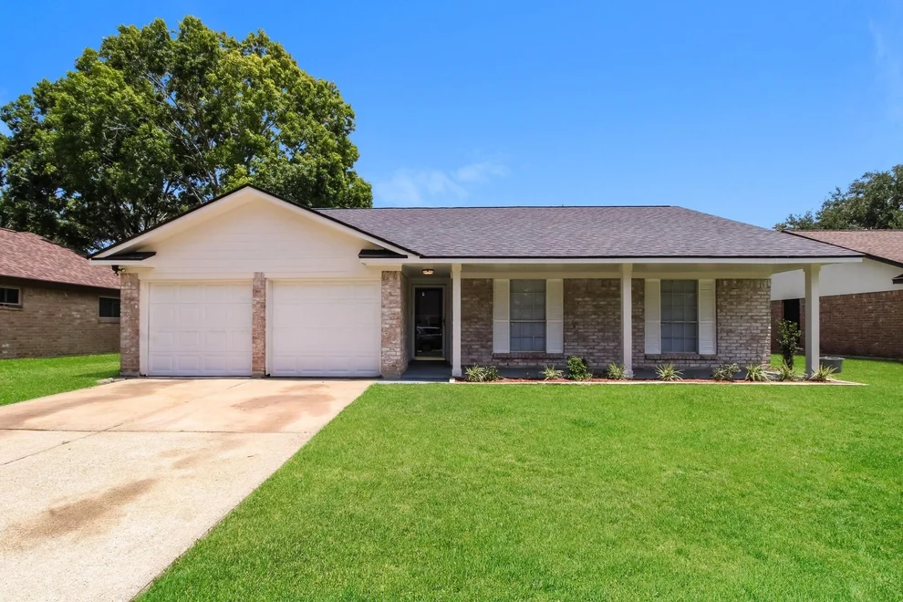 Unit for sale at 1611 Pecan Hollow Street, Pearland, TX 77581