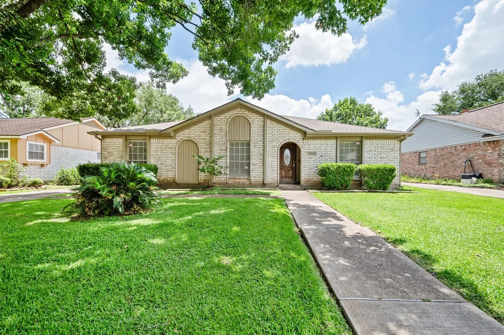 Unit for sale at 12107 Brighton Lane, Stafford, TX 77477