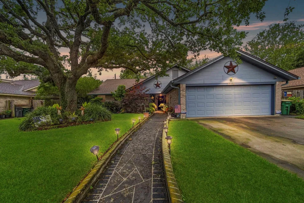 Unit for sale at 1111 Taos Drive, Victoria, TX 77904