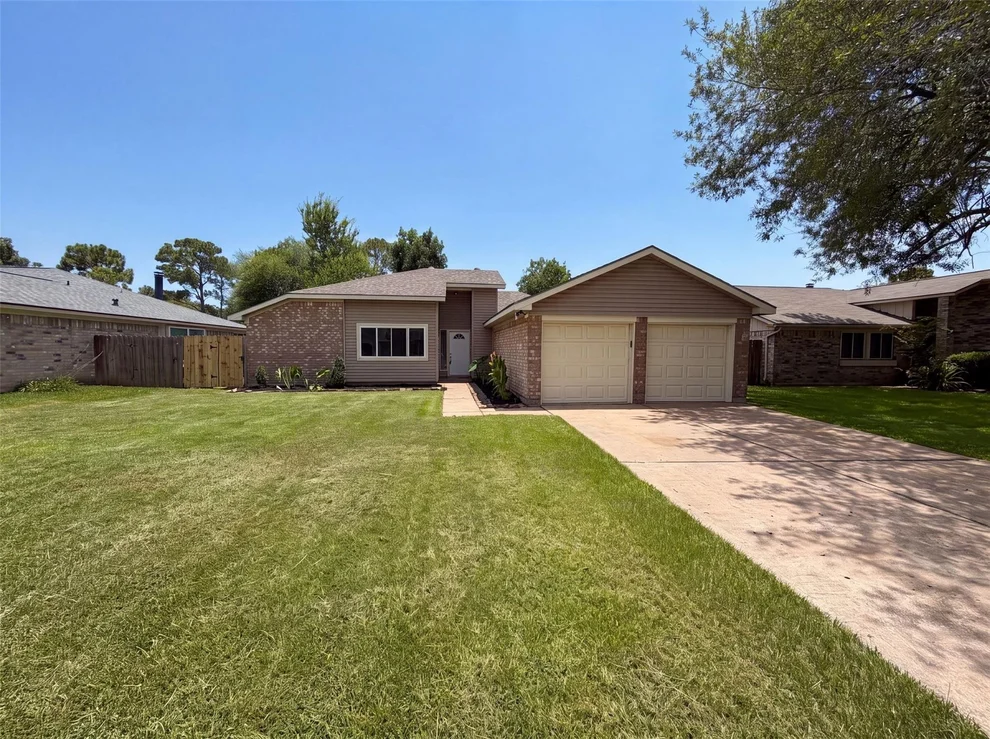 Unit for sale at 318 Floravista Drive, Houston, TX 77598