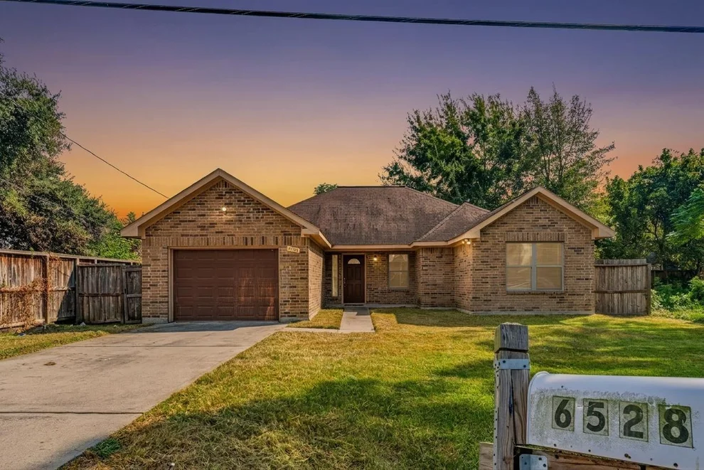 Unit for sale at 6528 Utah Street, Houston, TX 77091