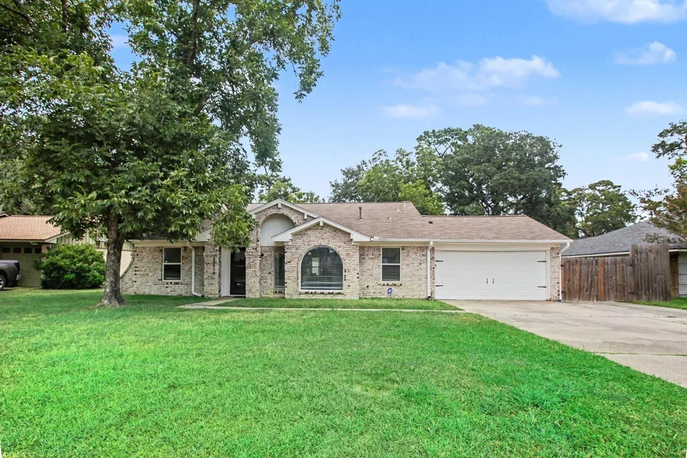 Unit for sale at 19514 Lockridge Drive, Spring, TX 77373