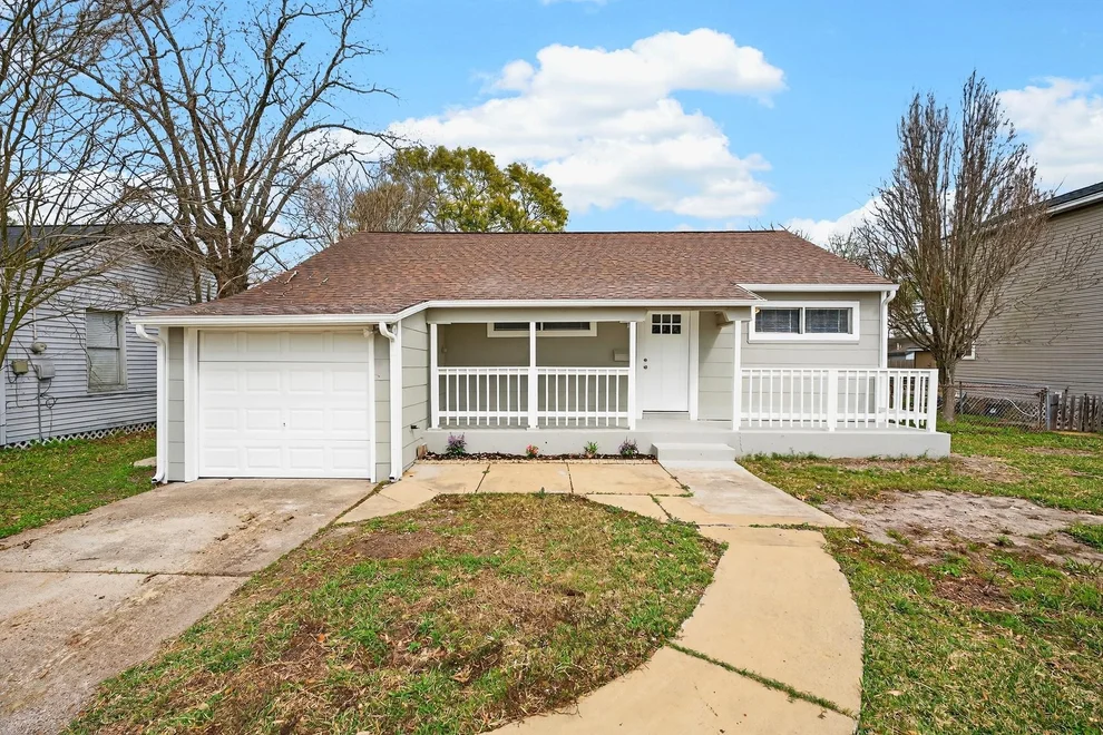 Unit for sale at 211 E 4th Street, Deer Park, TX 77536