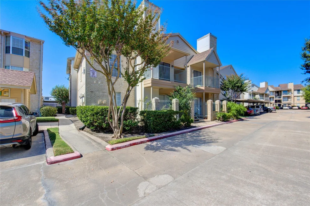Unit for sale at 12550 Whittington Dr, Houston, TX 77077