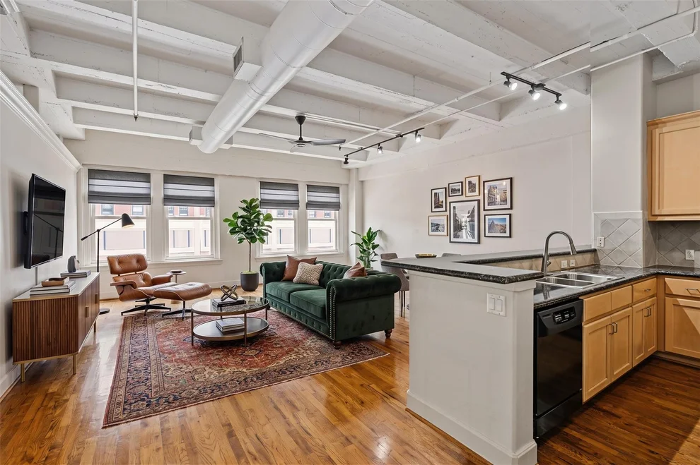 Unit for sale at 1120 Texas Street, Houston, TX 77002