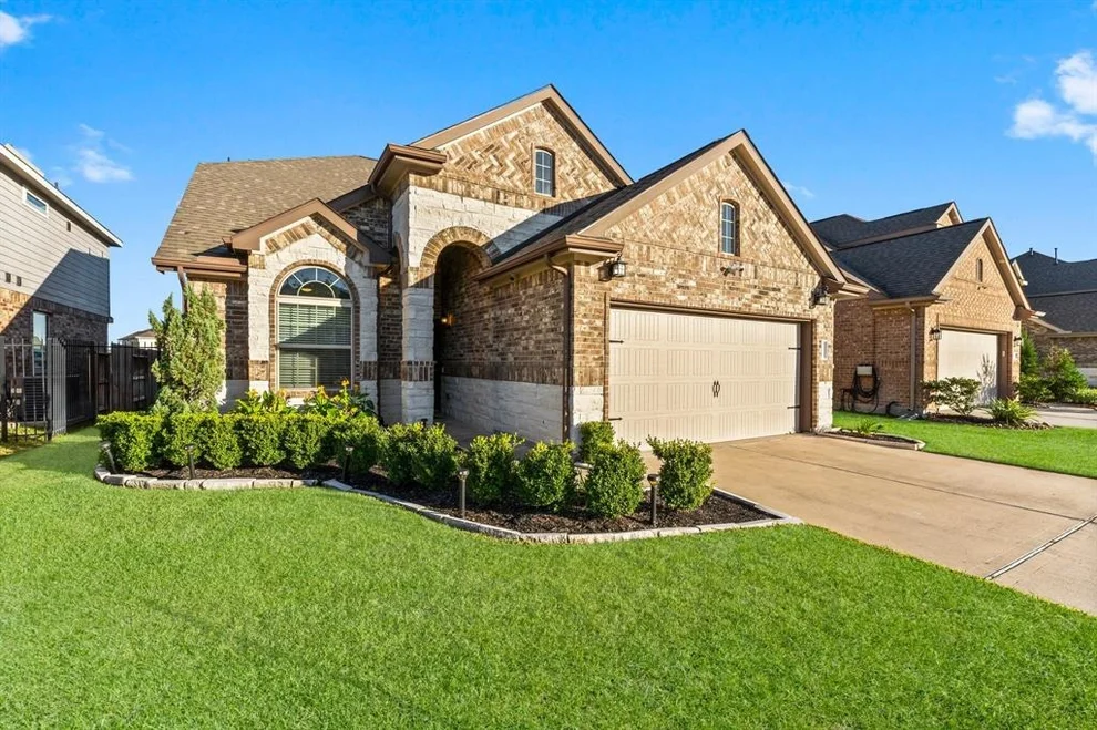 Unit for sale at 29651 Yaupon Shore Drive, Spring, TX 77386