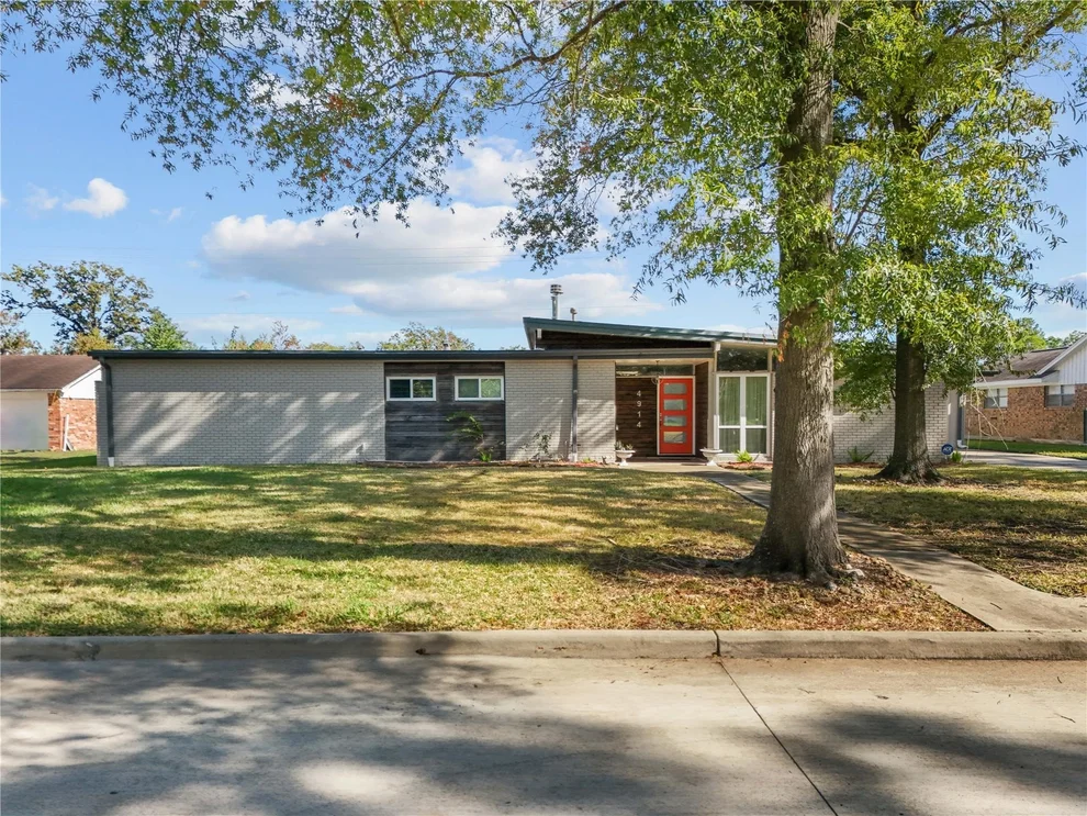 Unit for sale at 4914 Goose Creek Drive, Baytown, TX 77521